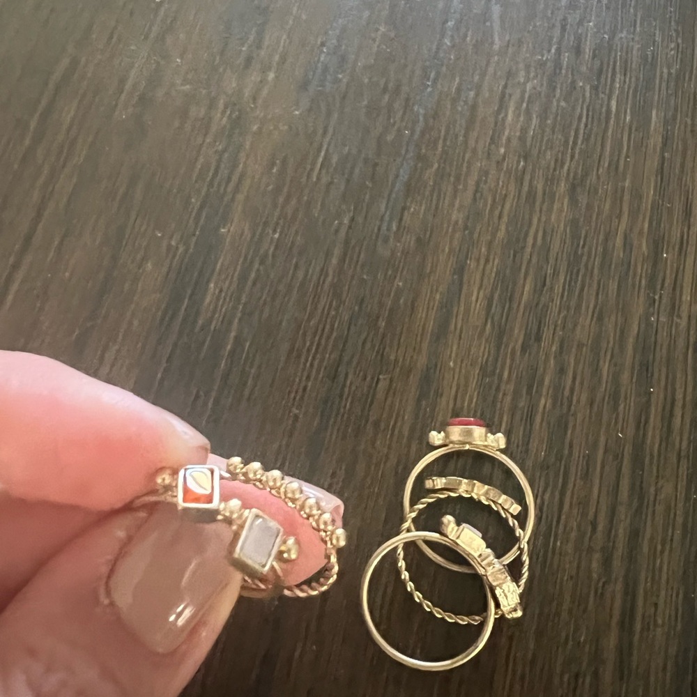 7 Assorted Rings - Picture 4 of 5